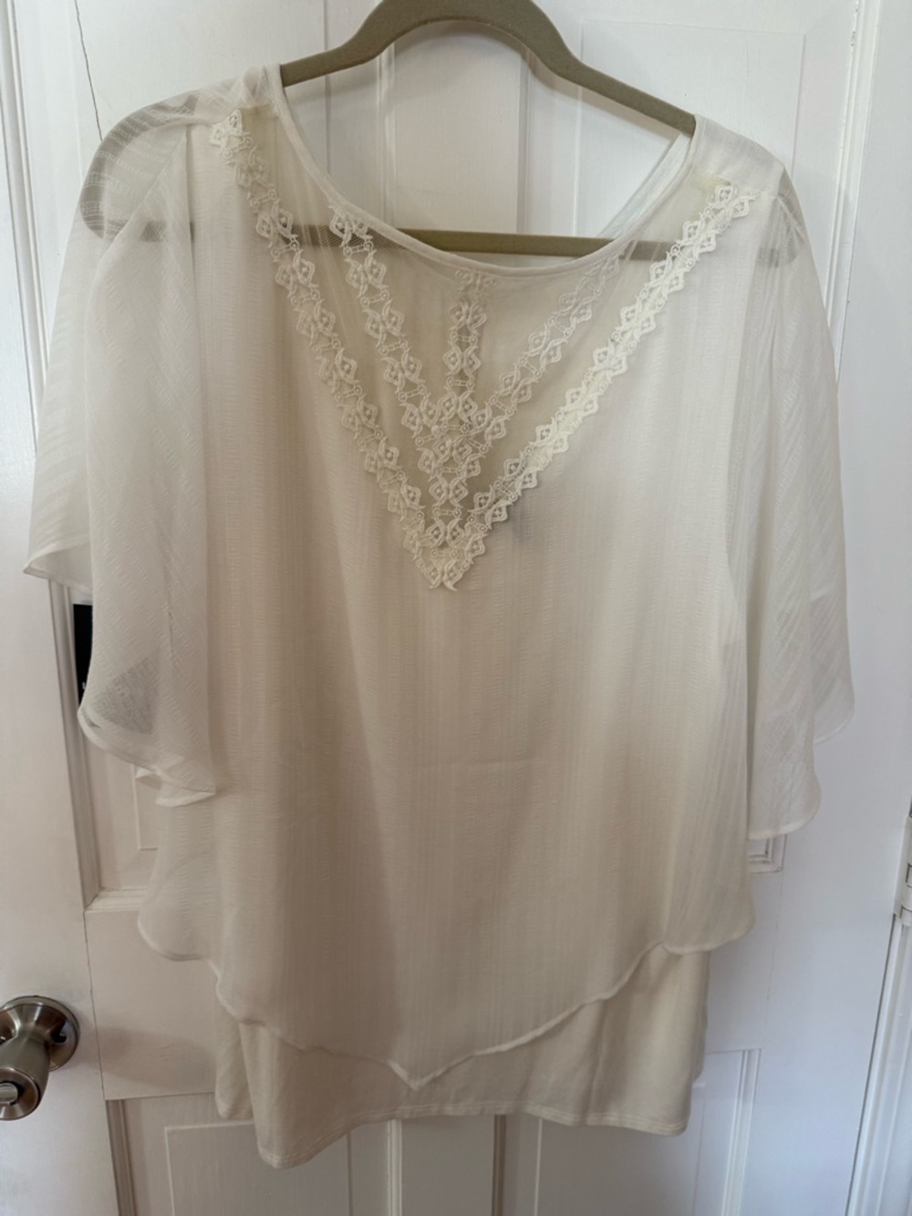 I.N. Studio White Lace-Trim Sheer Overlay Tunic- size 3X measure 27 x 22“